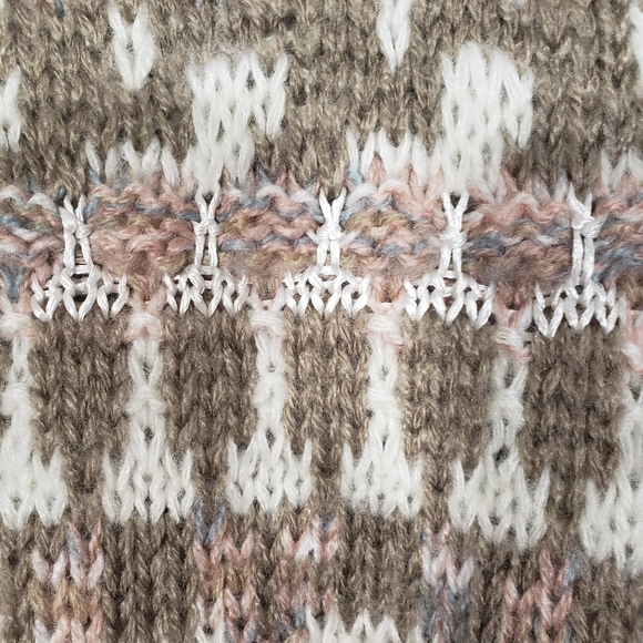 SOLD Vintage Handknit Sweater - Picture 5 of 9